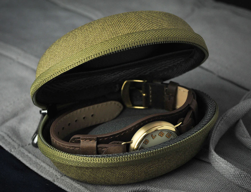 Le watch travel case "une montre" : l'accessoire idéal du voyageur