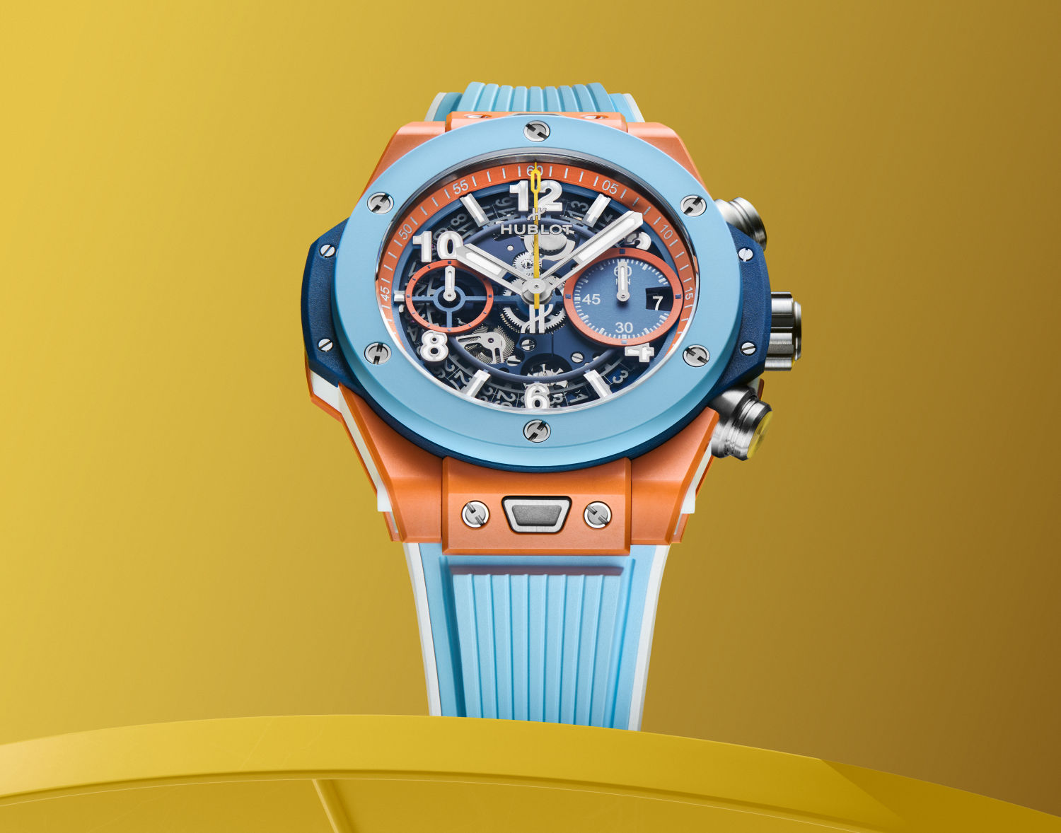 Hublot Mykonos : boitier en céramique orange et bleu Hublot Mykonos : boitier en céramique orange et bleu