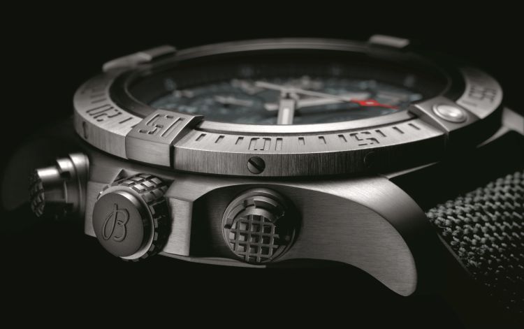 Breitling Avenger Bandit : montre furtive