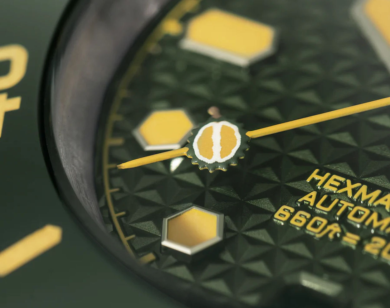 Revelot Hexmariner 39 Durian : une montre dédiée au Roi des Fruits en Asie