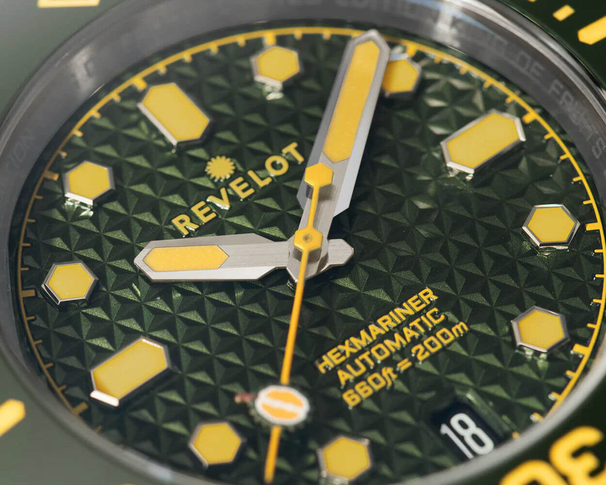 Revelot Hexmariner 39 Durian : une montre dédiée au Roi des Fruits en Asie