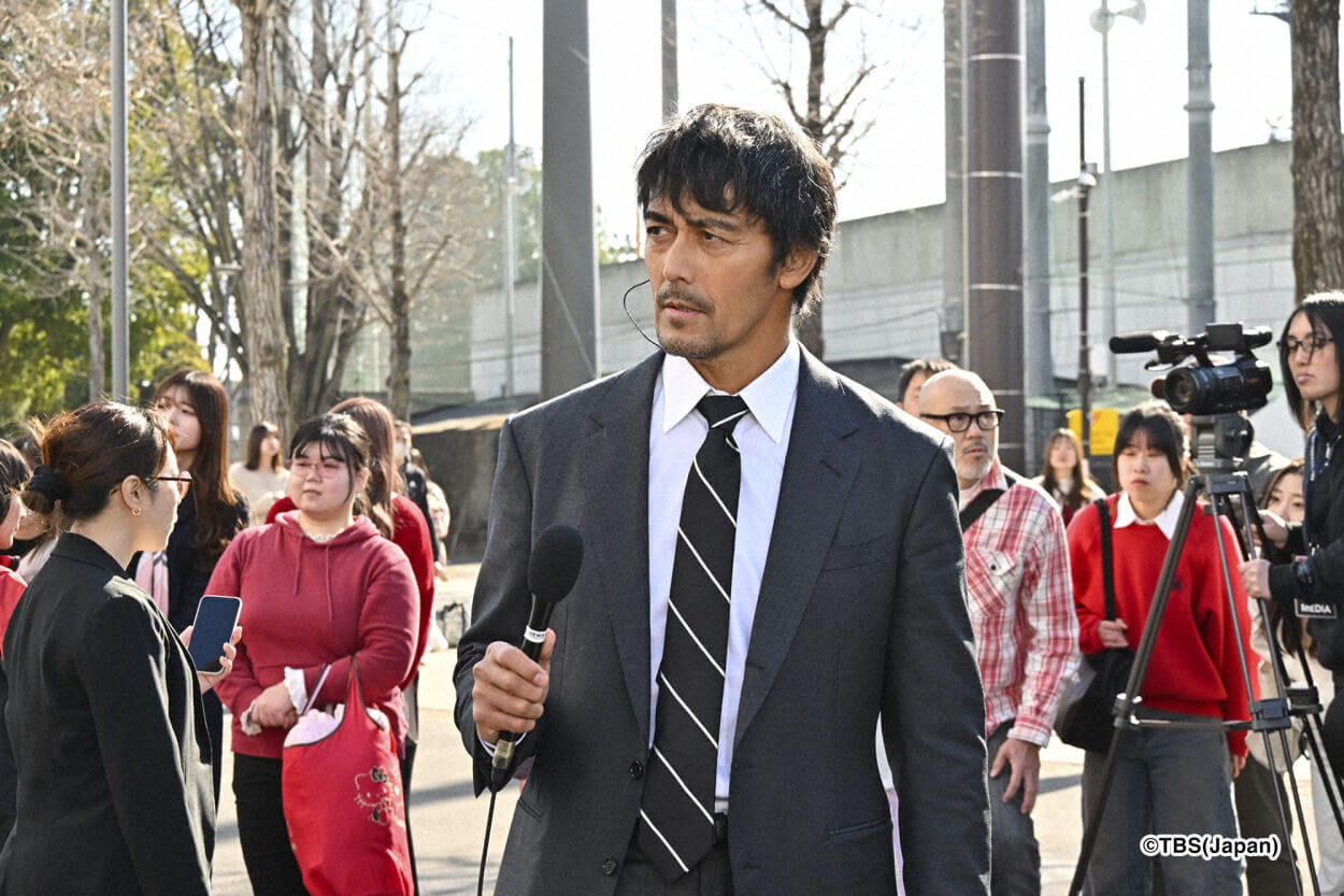 News Anchor : Hiroshi Abe porte une montre Otsuka Lotec