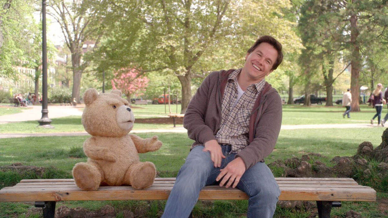 Ted : Mark Wahlberg porte une montre Movado Museum