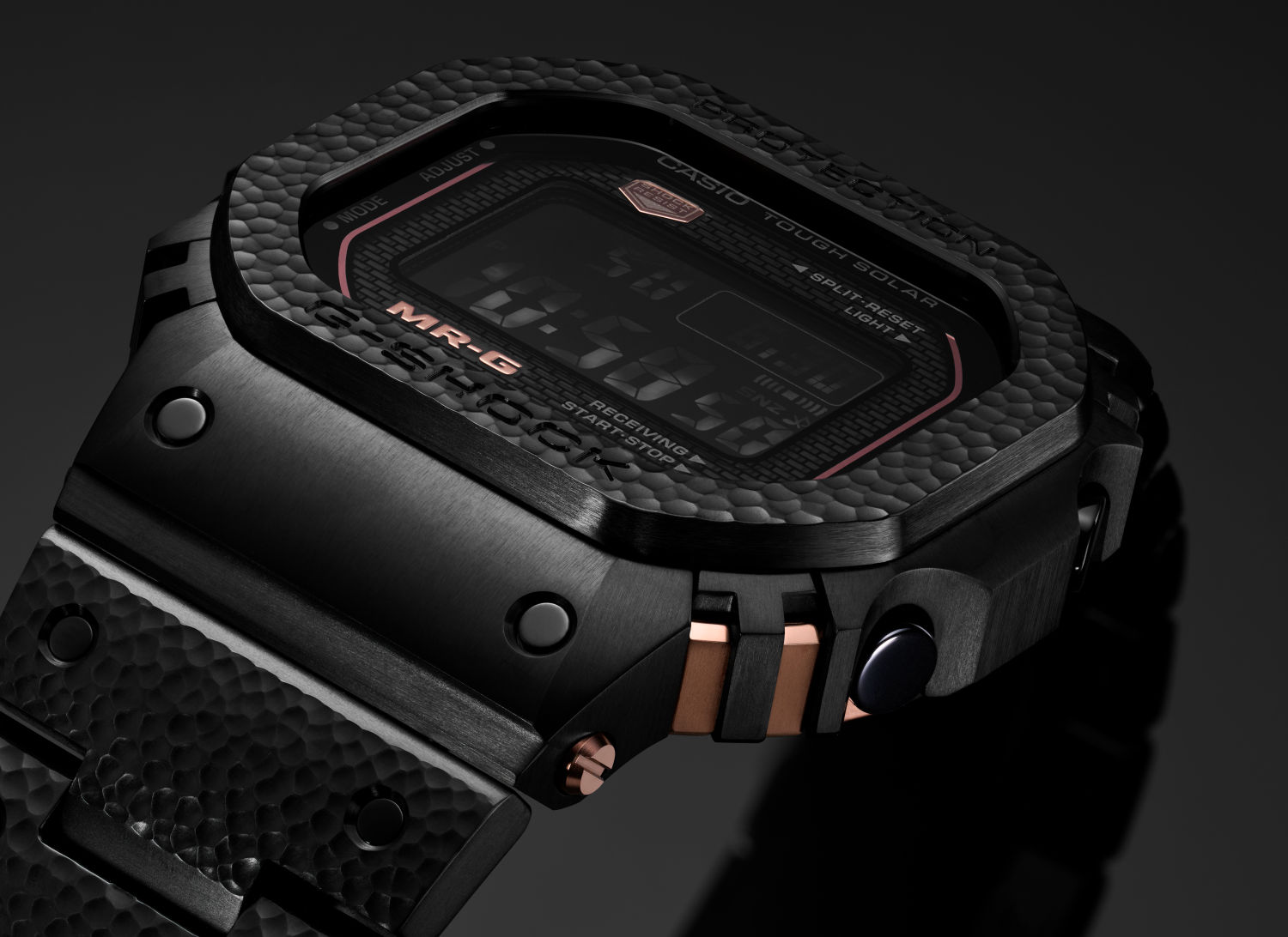 G-SHOCK MRG-B5000HT : la technique du martelage tsuiki à l'honneur