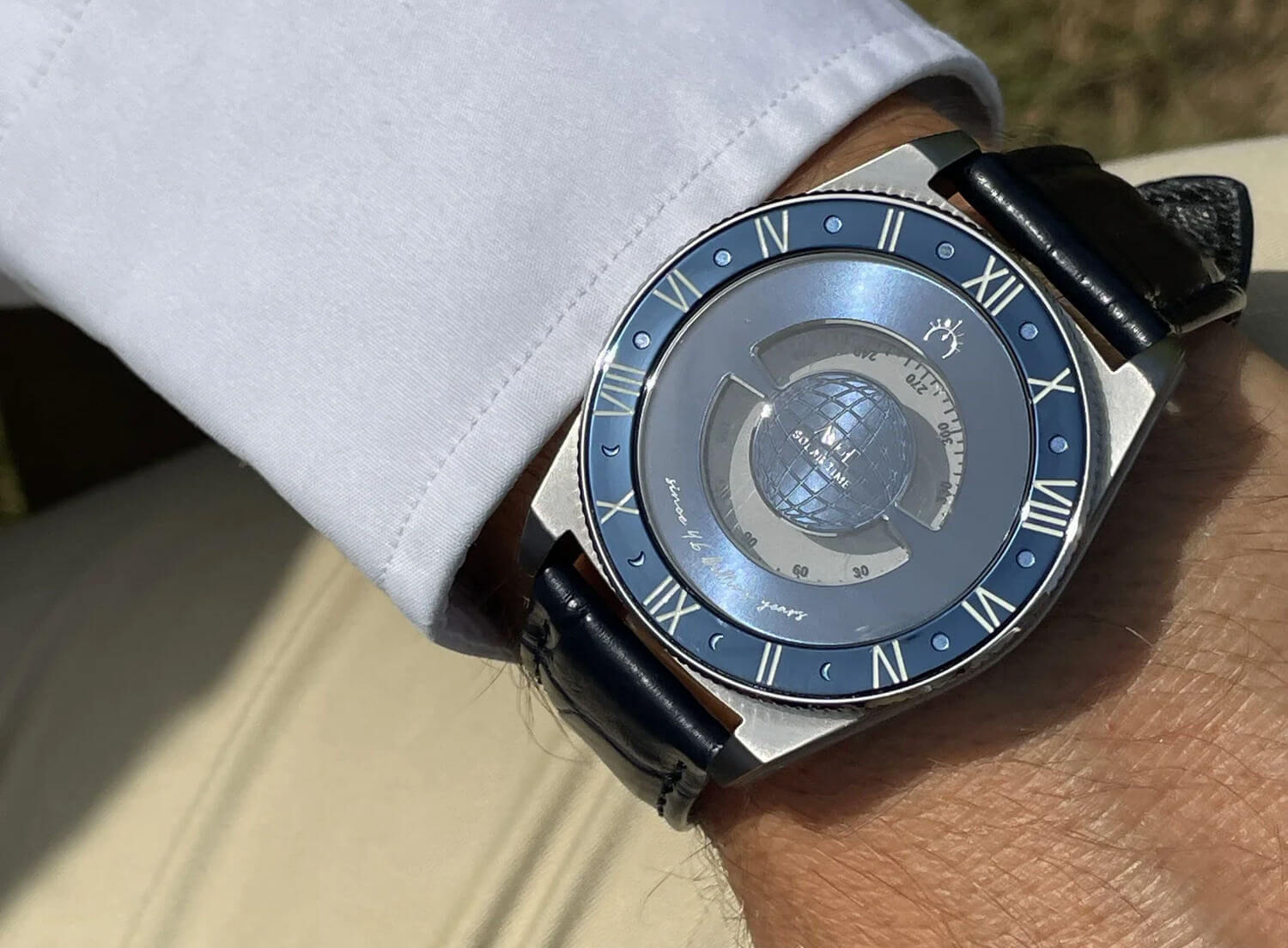 Augé 4.6 B.Y.R.S. : montre solaire sans mécanisme mais avec "boussole globale"