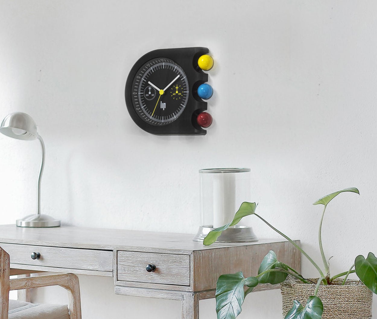 Alpine Renault en horloge murale sur carosserie jaune | AUTO HORLOGE Alpine Renault en horloge murale sur carosserie jaune | AUTO HORLOGE