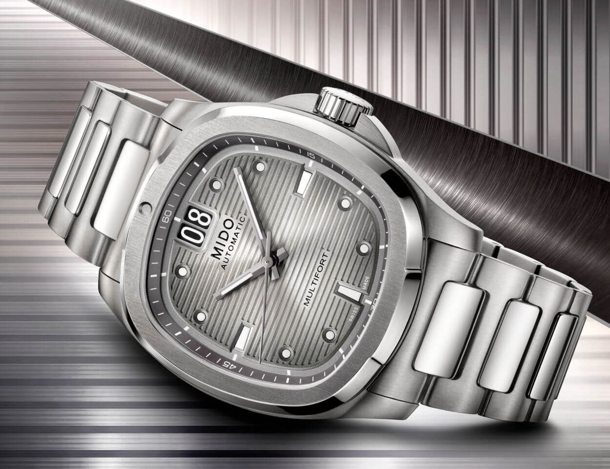 Mido Multifort TV Big Date : allure monochrome pour version titane