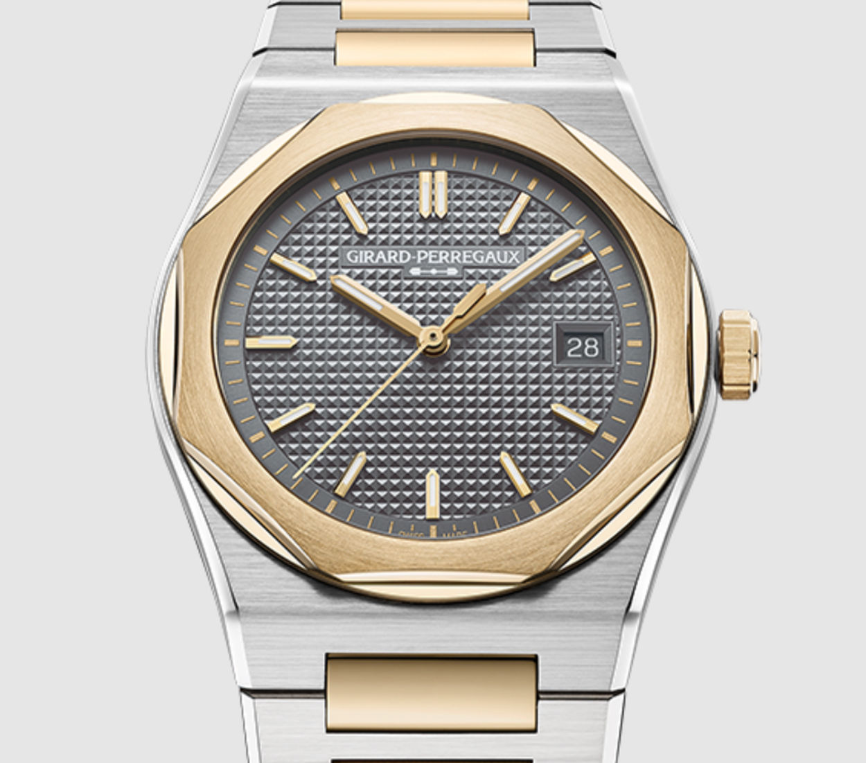 Laureato Fifty : une très belle quinquagénaire en or et acier
