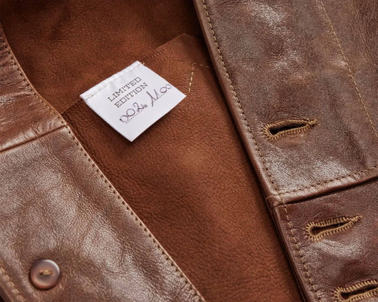 Réédition du célèbre blouson Menlo Cossack en cuir d'Albert Einstein par Levi's
