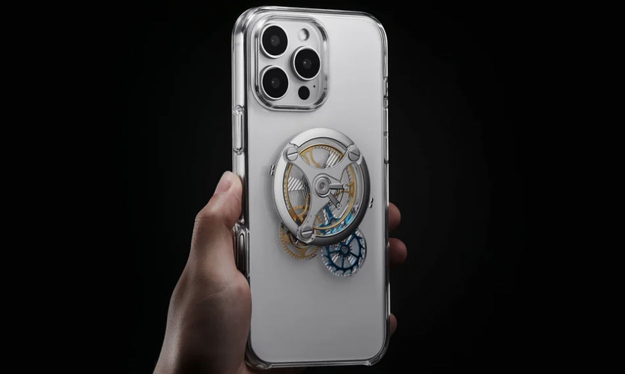 Chronomade : quand la mécanique horlogère s'invite sur une protection de smartphone