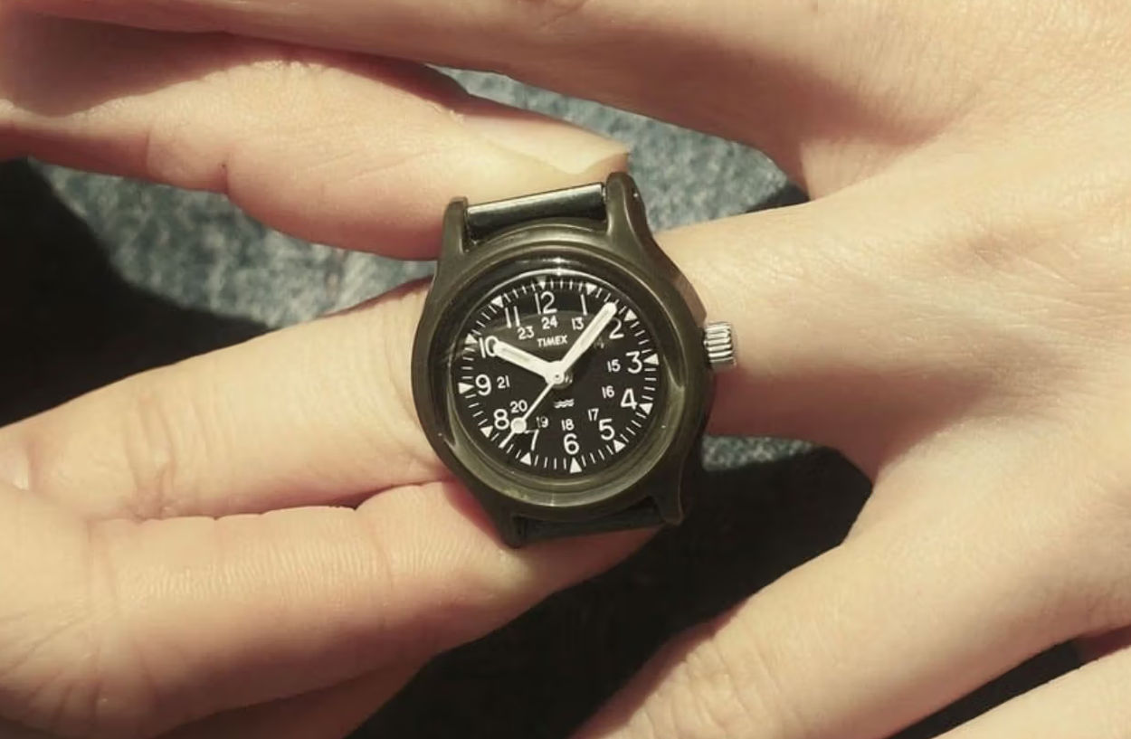 Timex x BEAMS BOY Camper Ring Watch : montre-bague qui réinvente l'horlogerie miniature