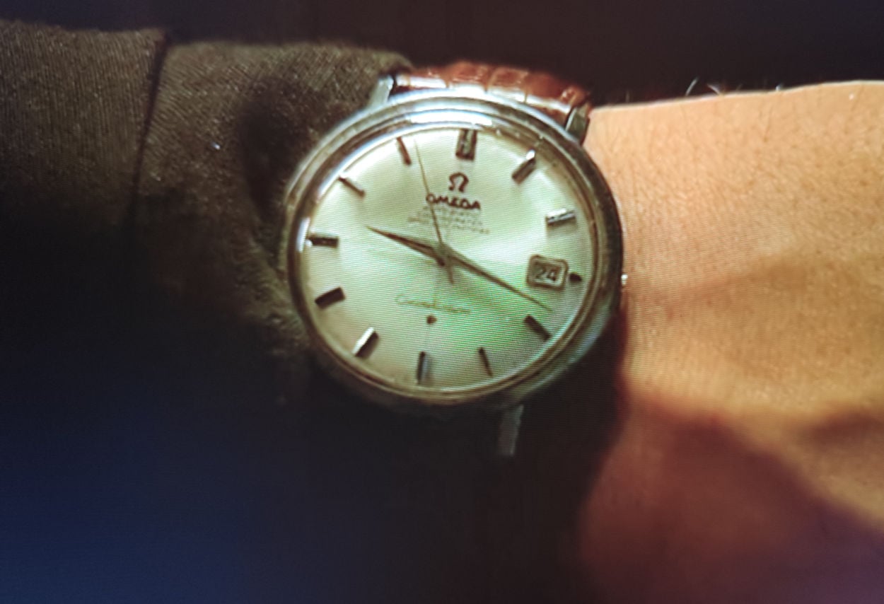 Detective Hole : Tobias Santelmann porte une Omega Constellation vintage