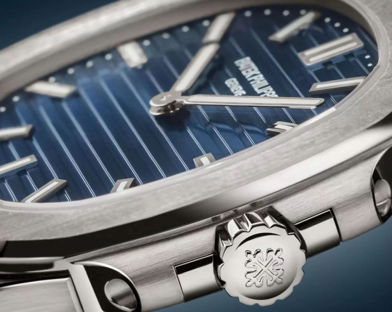 Patek Philippe : une Nautilus de 38 mm en platine pour son 50ème anniversaire
