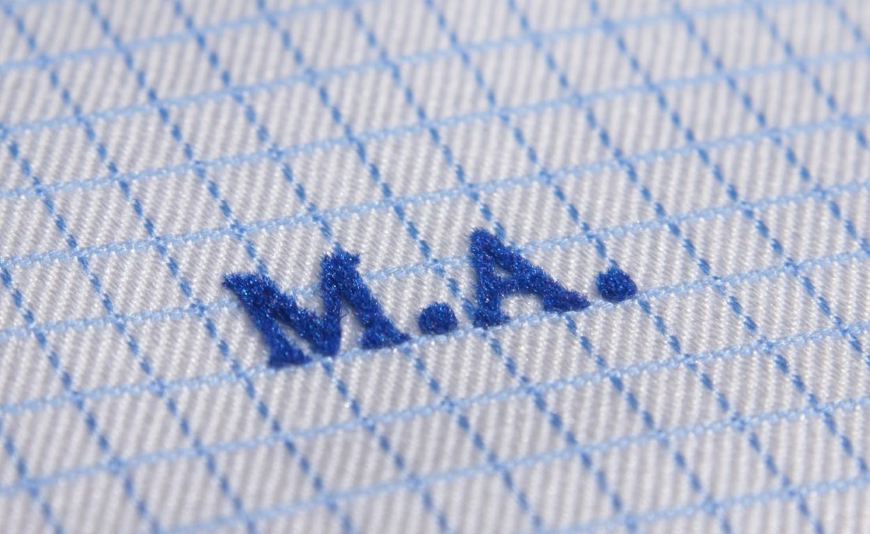 Chemises : le monogramme ou le charme discret de porter vos initiales...