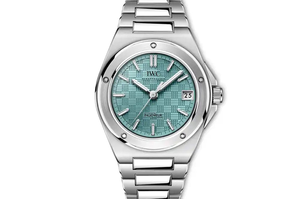 IWC : l'Ingenieur 35 mm se pare d'une couleur "pool" très estivale