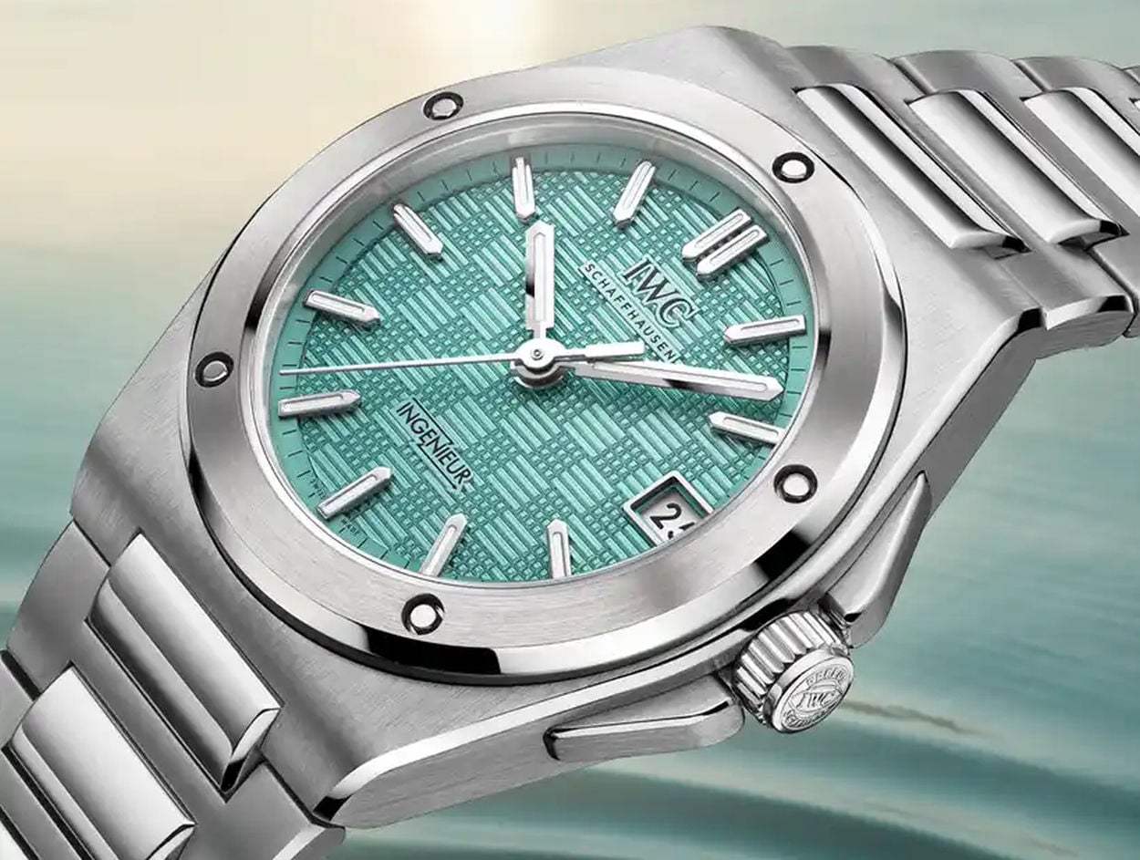 IWC : l'Ingenieur 35 mm se pare d'une couleur "pool" très estivale