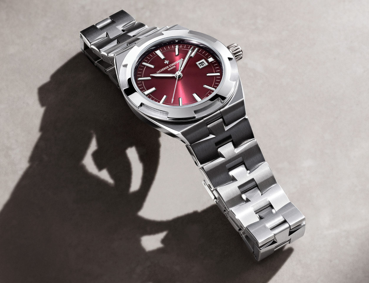 Vacheron Constantin Overseas 34,5 mm : le sport-chic au féminin
