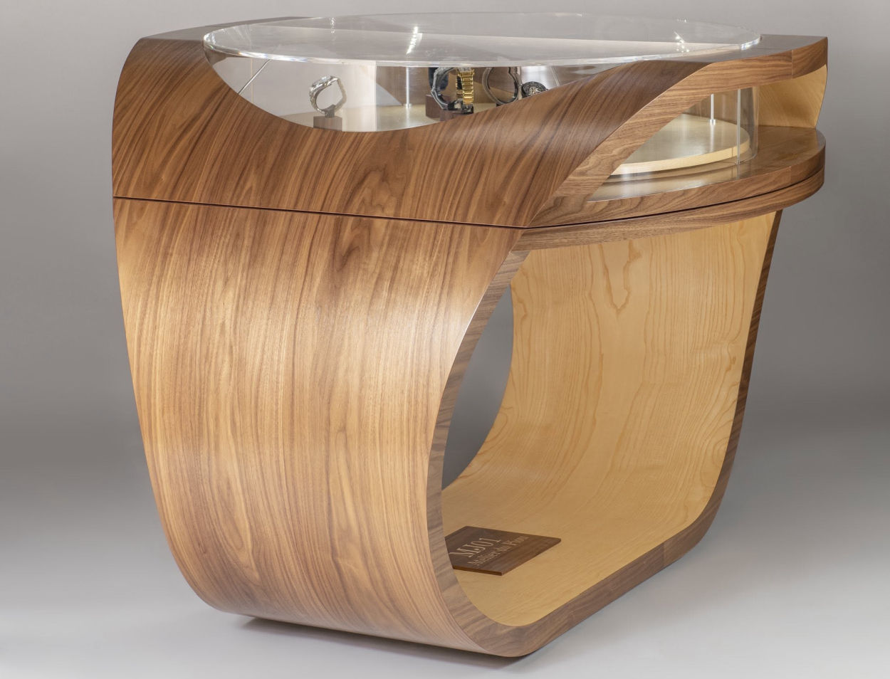Atelier du Piou et sa table-montre MJ01 : quand la haute ébénisterie rencontre la haute horlogerie