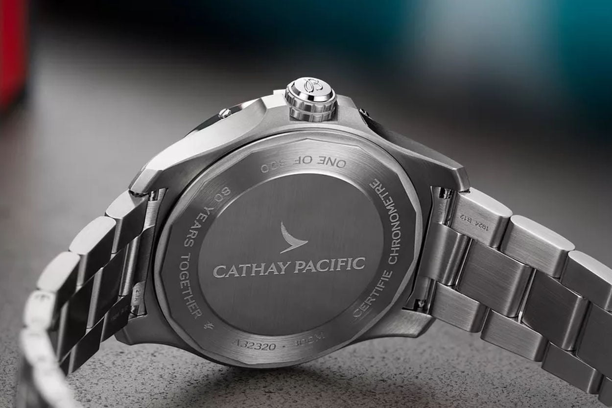 Breitling Avenger Automatic GMT 44 : Cathay Pacific célèbre ses 80 ans en 300 montres