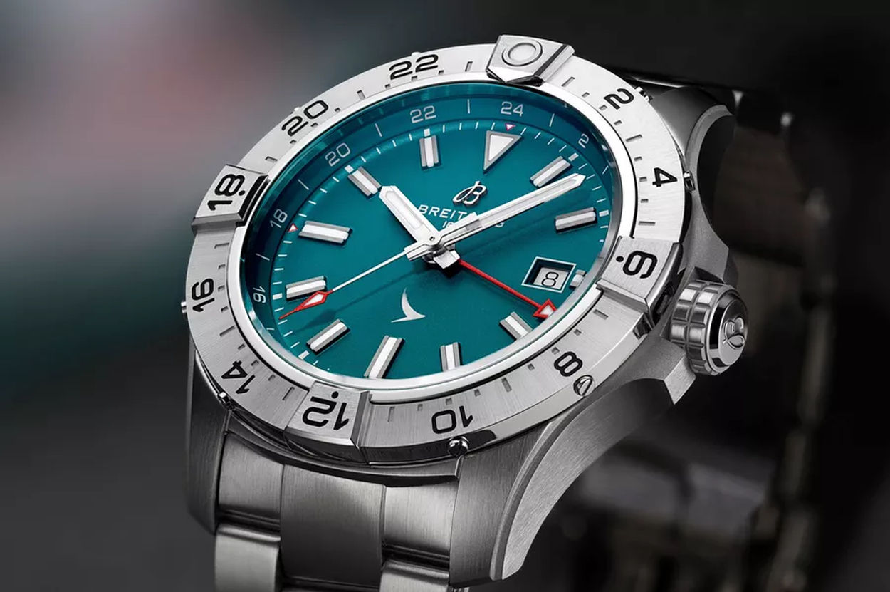 Breitling Avenger Automatic GMT 44 : Cathay Pacific célèbre ses 80 ans en 300 montres
