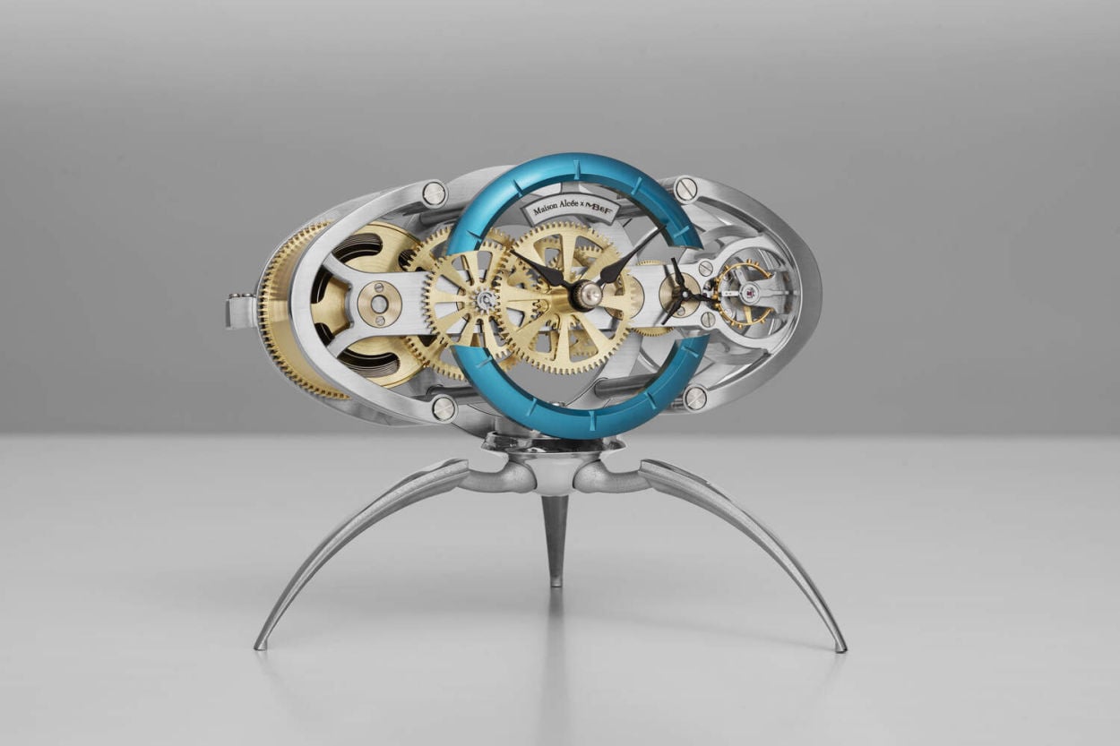 Maison Alcée x MB&F Nostromo : une horloge en forme d'alien à construire soi-même