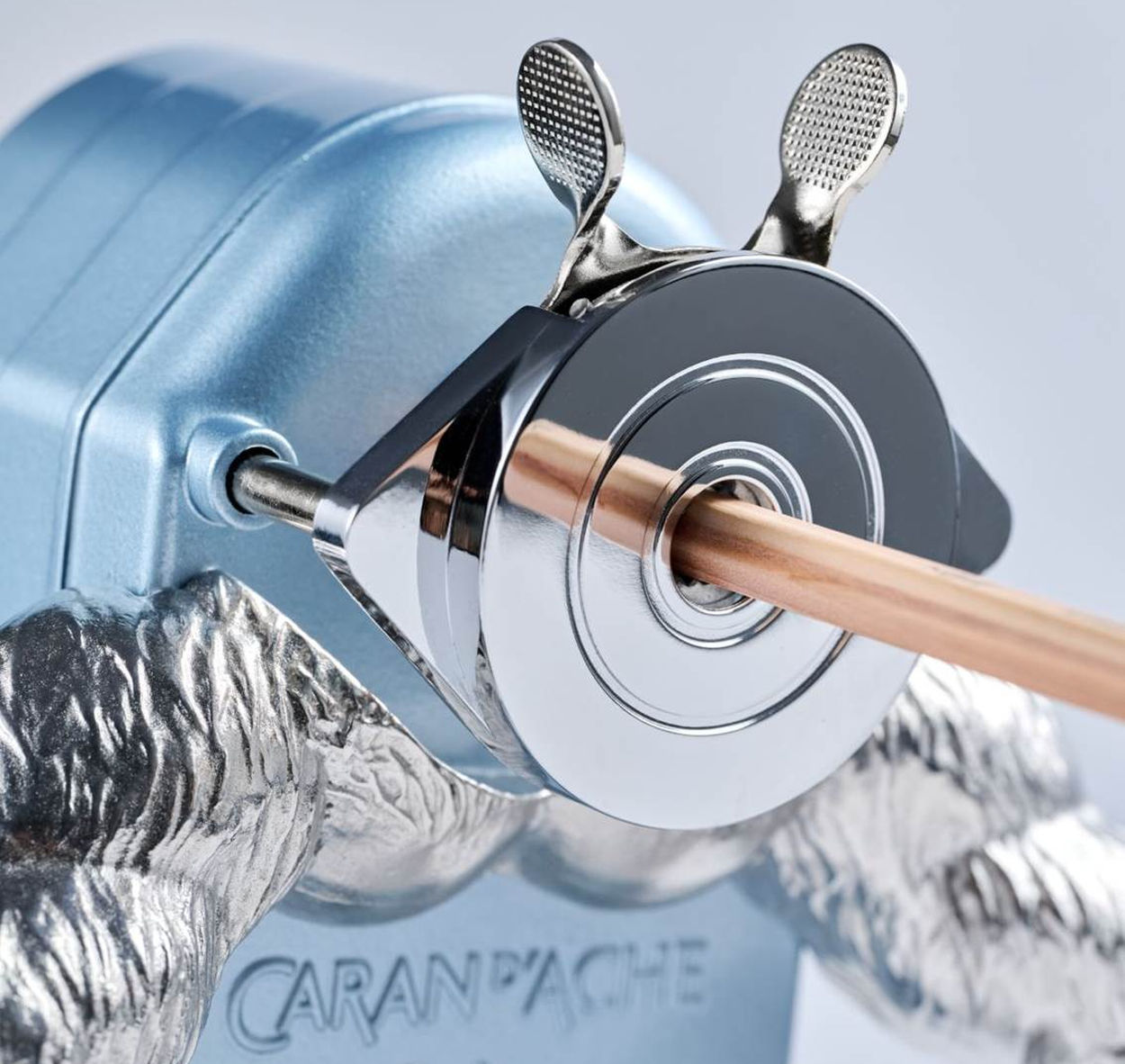 MB&F et Caran d'Ache : un taille-crayon "gorille mécanique"