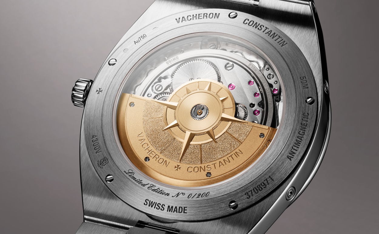Vacheron Constantin : une Overseas QP ultra-plat en or blanc avec cadran azur en édition limitée
