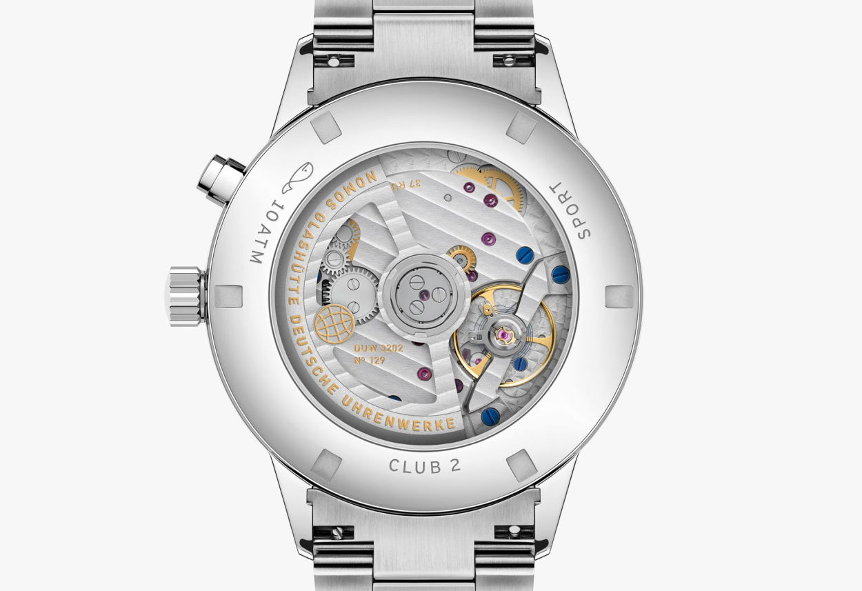 Nomos Club Sport neomatik Worldtimer Dark : le temps universel en mode nocturne