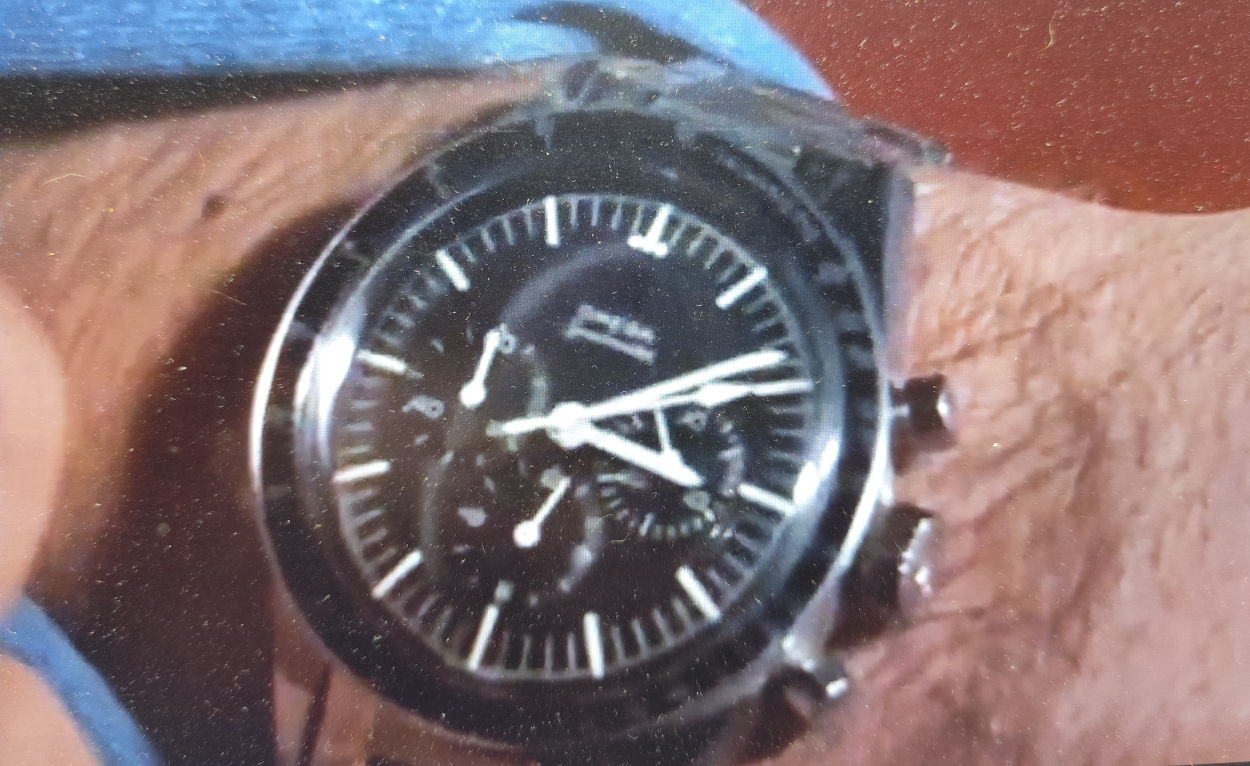 Les sentinelles de l'air : la marionnette Jeff Tracy porte une Omega Speedmaster "Ed White"