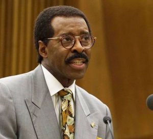 American Crime Story : Courtney B. Vance porte une Tank de chez Cartier