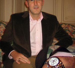 Portrait de Thierry qui prend autant de plaisir à choisir une montre qu’à la posséder Portrait de Thierry qui prend autant de plaisir à choisir une montre qu’à la posséder