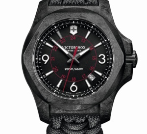 Victorinox I.N.O.X. Carbon  : elle arrive chez Colette