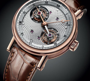 Breguet dévoile une nouvelle version de son célèbre Double Tourbillon… en or rose