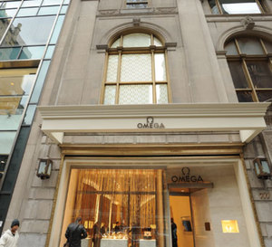 Omega ouvre une boutique à New York et expose l’Omega extraplate de JFK