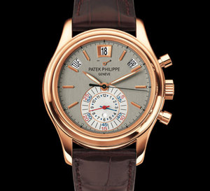 Le Chronographe à Quantième Annuel Patek Philippe Réf. 5960 s’habille d’or rose