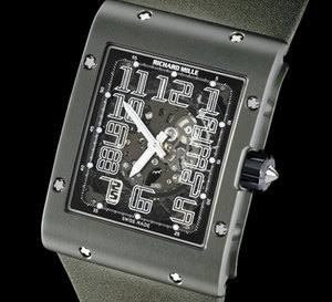 Richard Mille RM016 Titalyt : mouvement squeletté avec heures, minutes, quantième et rotor à géométrie variable