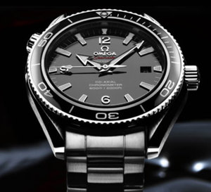 Omega : une Seamaster Planet Ocean qui associe la céramique au Liquidmetal