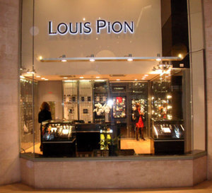 Louis Pion ouvre au Carrousel du Louvre