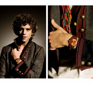 Le chanteur Mika porte une montre Piaget Altiplano dans son clip « Rain »