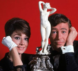 Comment voler un million de dollars ? : Audrey Hepburn porte une Tank de chez Cartier