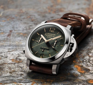 Panerai Luminor 1950 Chrono monopulsante GMT 44 mm : toujours vert