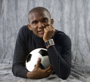 Samuel Eto’o offrent des montres Eto’o World aux joueurs de l’équipe du Cameroun