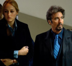 88 minutes : Leelee Sobieski porte une Tank de chez Cartier