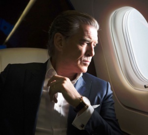 I.T. : Pierce Brosnan porte une montre Piccadilly Speake-Marin