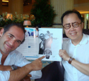 Singapour, septembre 2009 : rencontre entre l’horloger Denis Asch et Bernard Cheong, collectionneur, expert et critique horloger singapourien