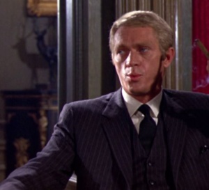 L'affaire Thomas Crown : Steve McQueen porte une Tank cintrée de chez Cartier