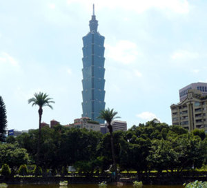 Taipei 101 : une Chanel J12 en exclusivité et en édition limitée… Un peu plus près des étoiles
