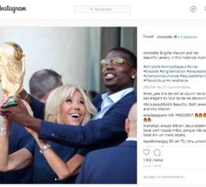 Brigitte Macron et sa montre D de Dior à l'heure des Bleus