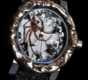Artya Halloween Special : une véritable araignée à votre poignet…