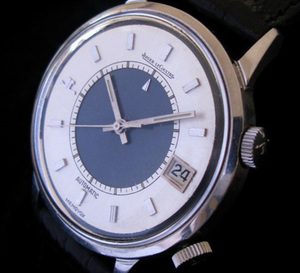 Jaeger-LeCoultre expose une collection privée de 40 Memovox chez Artcurial du 24 au 28 novembre 2010